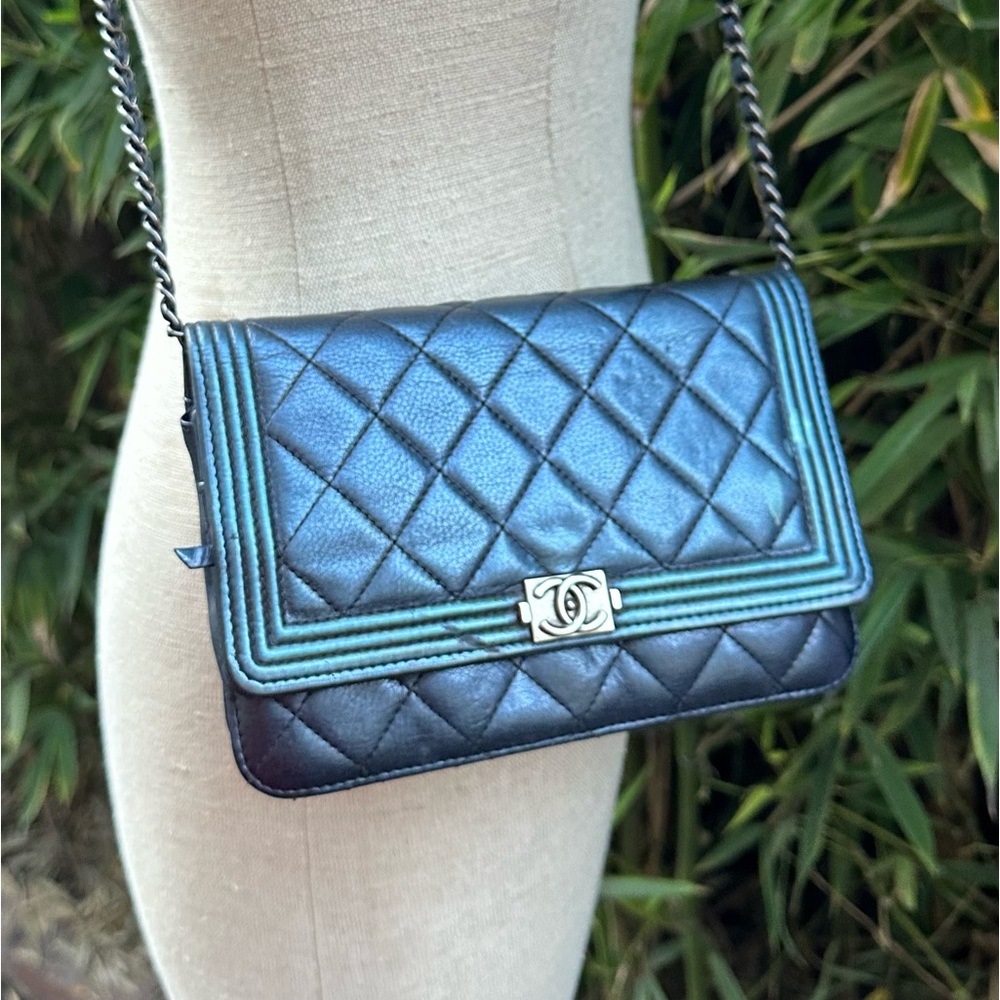 CHANEL Black and Blue Quilted Shoulder Bag  NEEDS REPAIR’
